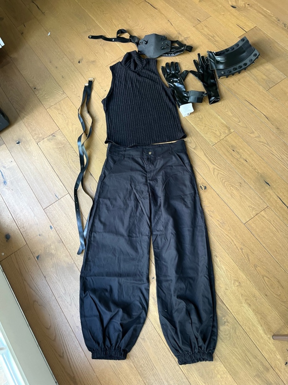Game Cosplay Black Outfit Pants Top Gloves  + accessories Men's Medium 8 pieces